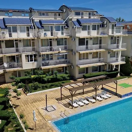 Aпартамент с две спални, кухня и хол Appartement *
