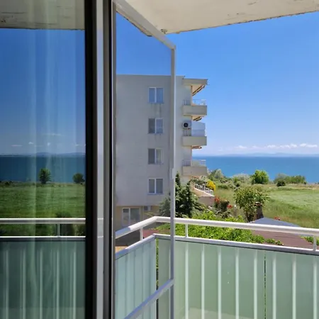 Appartement Aпартамент с две спални, кухня и хол